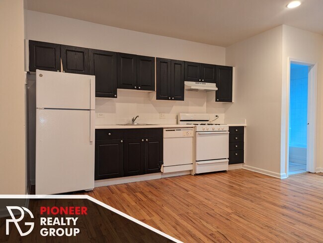 Photo - 912 W Dakin St Unit 917-305