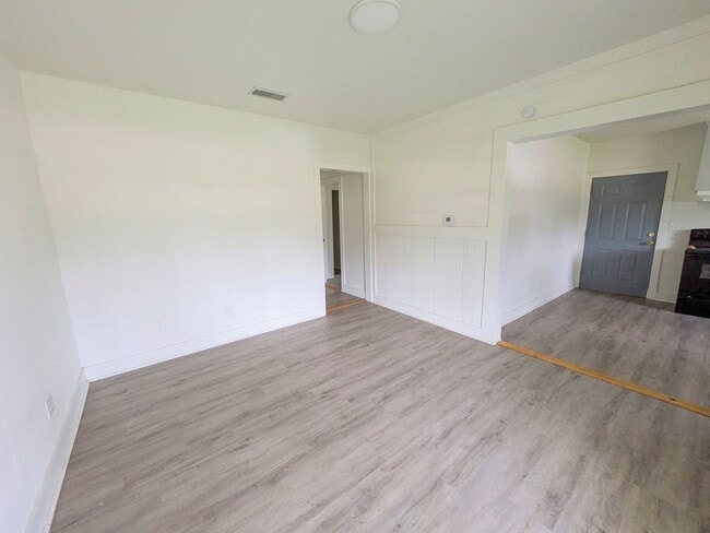 Photo - 230 Moreland St