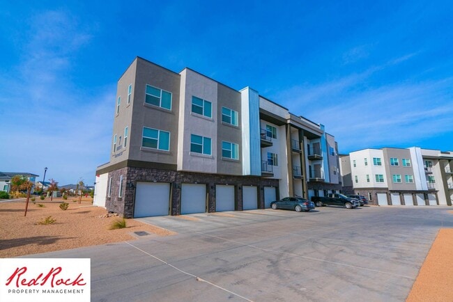 Photo - Spacious 3 Bedroom Unit in Desert Color Wi...