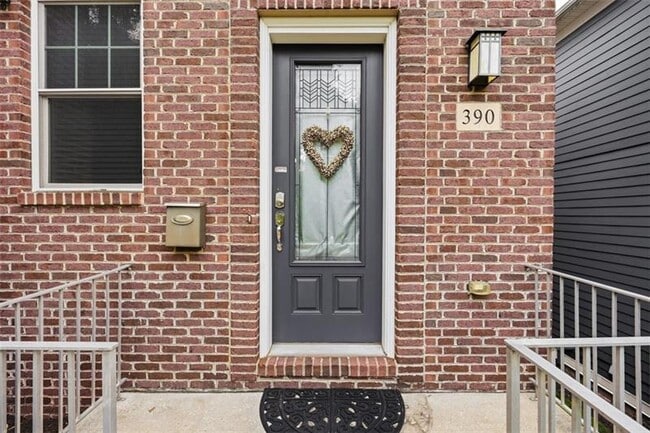 Photo - 390 Bradley St