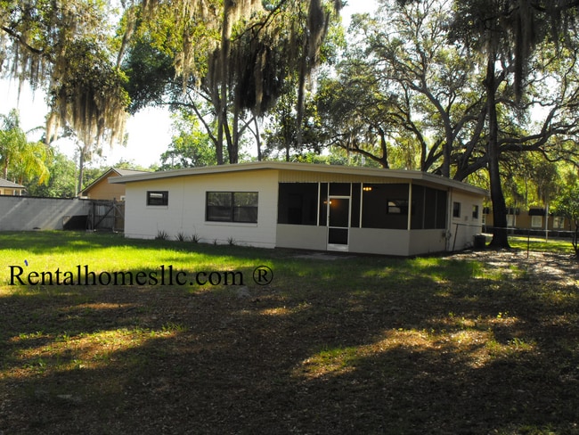 Building Photo - Total Privacy Home, Huge Detached Garage & No HOA in Beautiful Lake Mary
