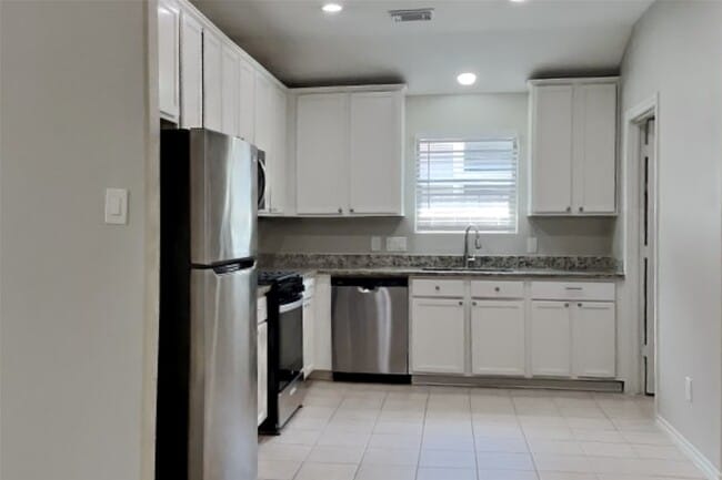 Photo - 804 Lovebug Ln