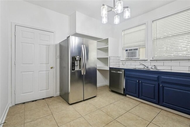 Photo - 2646 Jonquil St