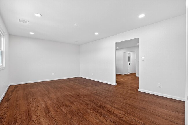 Photo - 269 Schuyler Ave