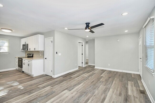 Photo - 2921 Ravencroft Dr