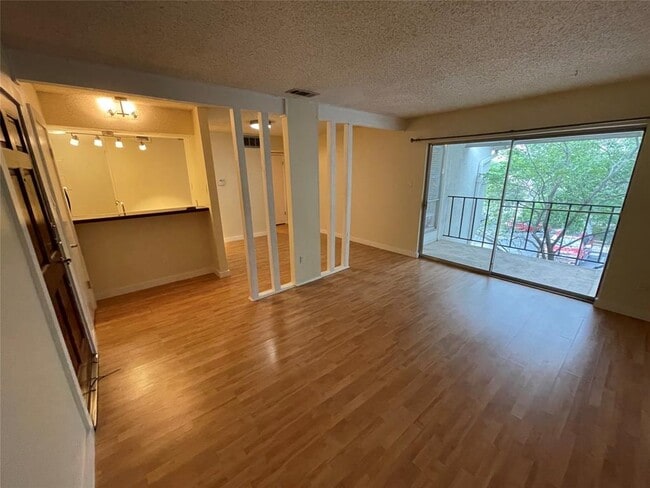 Photo - 6910 Hart Ln Unit 311