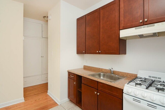 Photo - 2737 N Spaulding Ave Unit 612