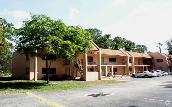 Building Photo - Palm Court at Wellington Rental
