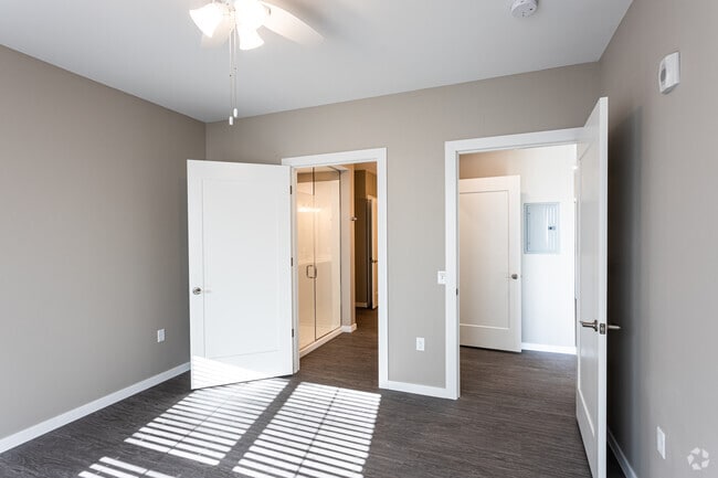 1BR, 1BA - 720 SF