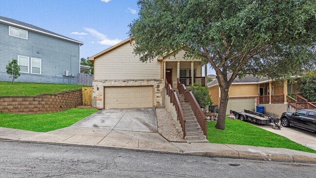 Building Photo - Beautiful One-Story Home in Monterrey Village!