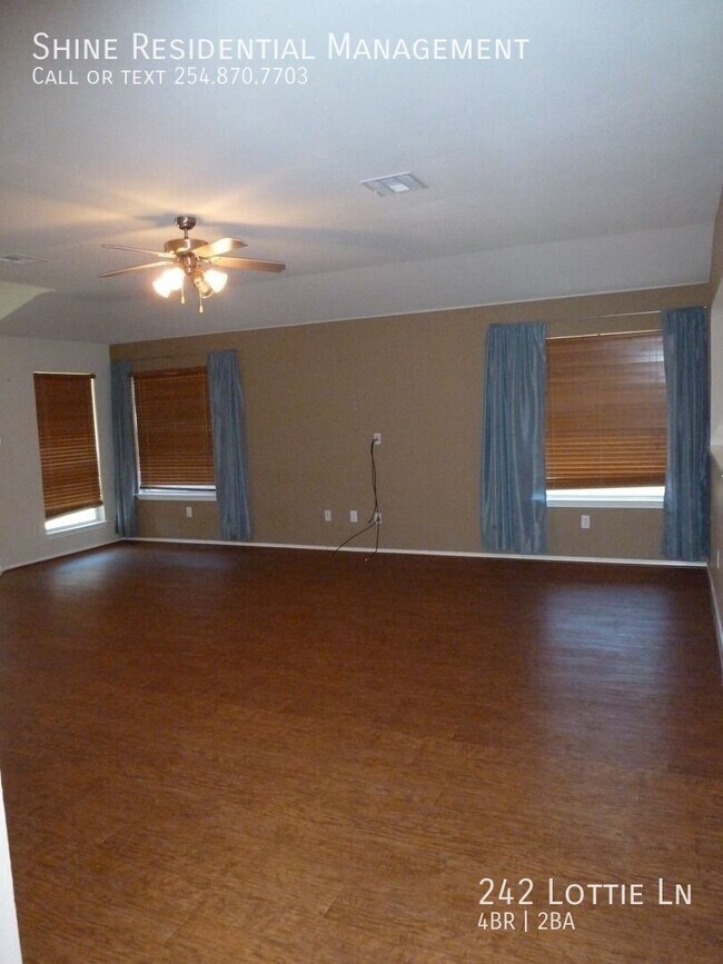 242 Lottie Ln