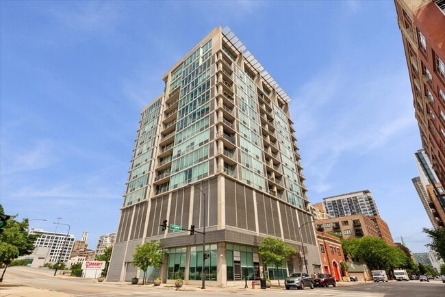 Building Photo - 700 W Van Buren St
