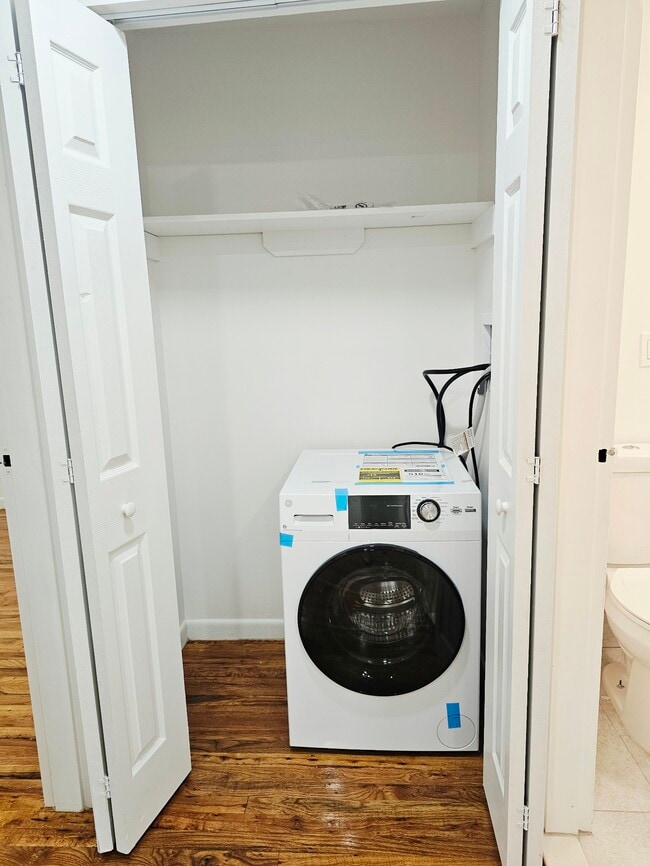 4-5C- Washer and Dryer - Kenmore Apartments