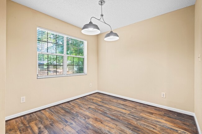 Dining Area - 98 Hampshire Ct Unit 98