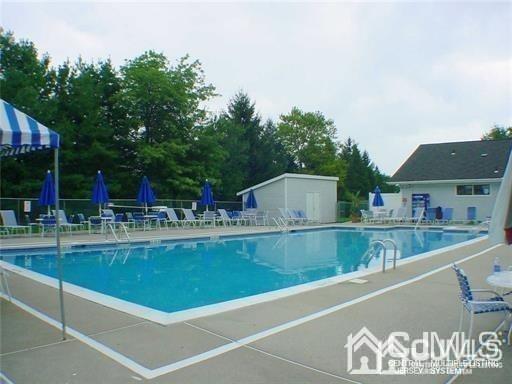 Photo - 255 Wycoff Way W