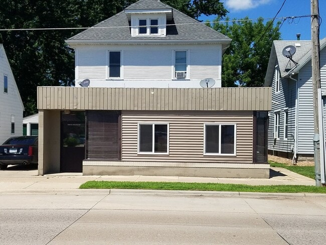 Building Photo - 1002 Burr Unit B