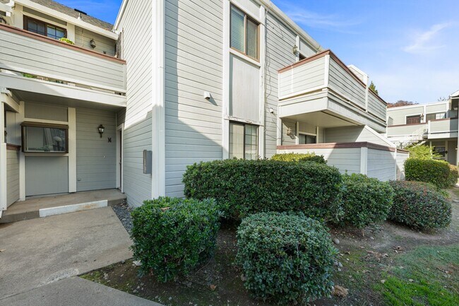 Photo - "Spacious 3-Bed Condo with 2 Baths in Citr... Unit M
