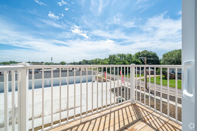 2BR, 2BA - 1,240SF - Vaulted - Balcony