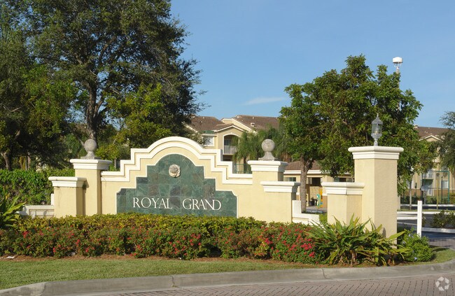 Photo - Royal Grand Condominiums