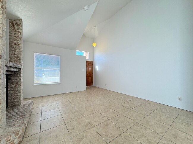 Photo - Northeast El Paso 3 Bed/2 Bath Refrig A/C w/Mountain Views!
