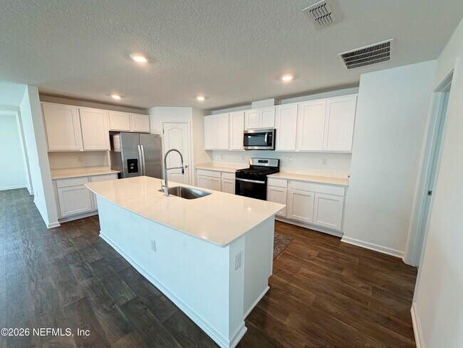 Photo - 462 Ardila Cir