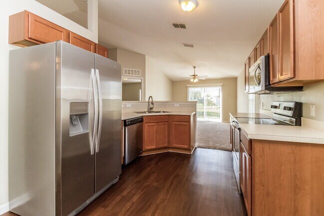 Photo - 433 Hammerstone Ave