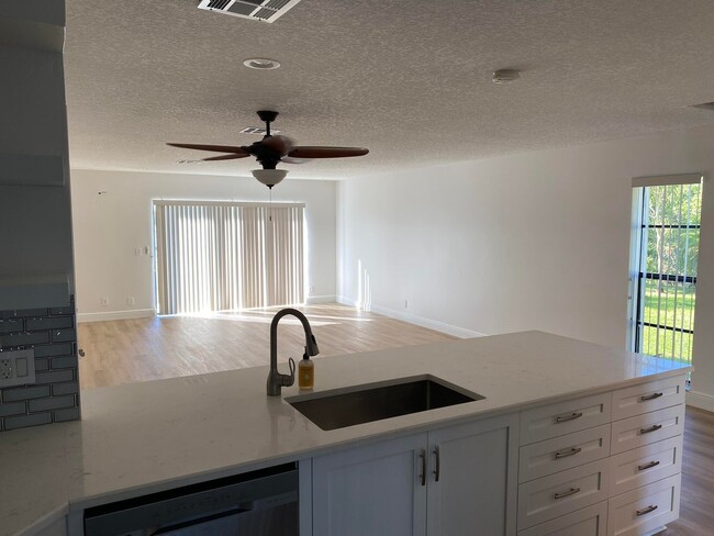 Photo - 540 Canal Pt S