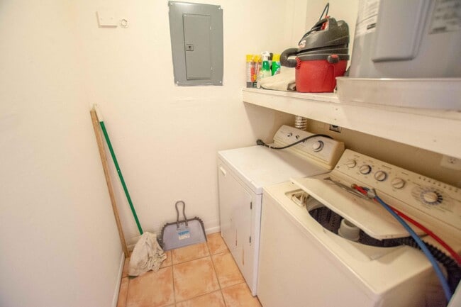 Photo - 3962 Roan Ct W