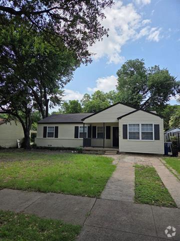 Building Photo - 1018 W Saner Ave Rental