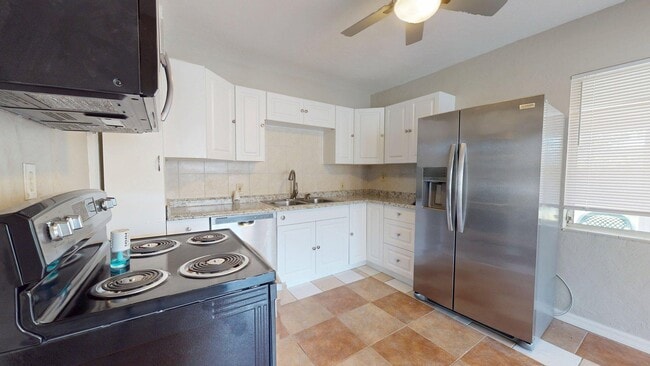 Photo - 2205 20th St W