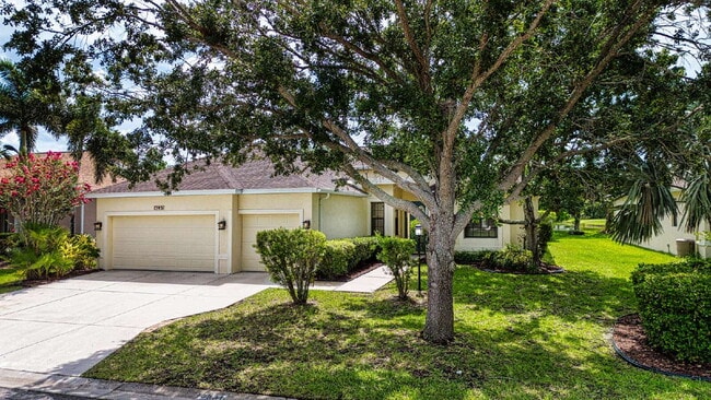 Photo - Luxurious Lakefront Living: Spacious 4-Bedroom Home with Pool and Guest Suite in Lakewood Ranch