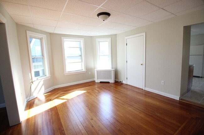 Building Photo - 14 Dow St Unit 2