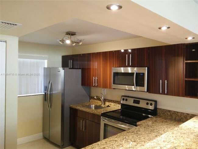 Building Photo - 3285 Foxcroft Rd Unit E107 Rental