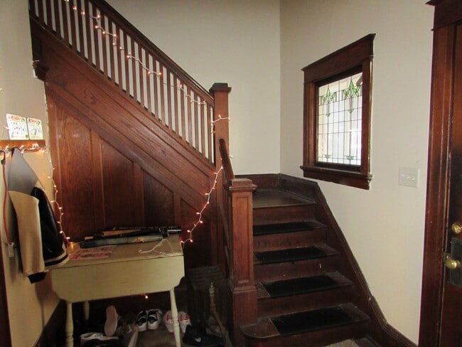 Photo - Spacious Madison 5-Bedroom with Yard, Park... Unit 537