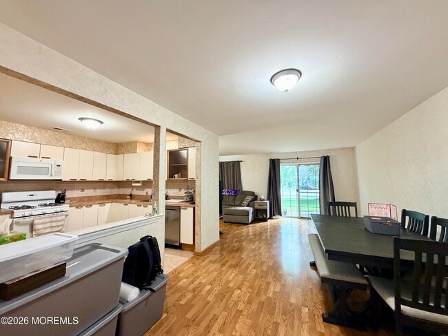 Photo - 743 Banyan Ct