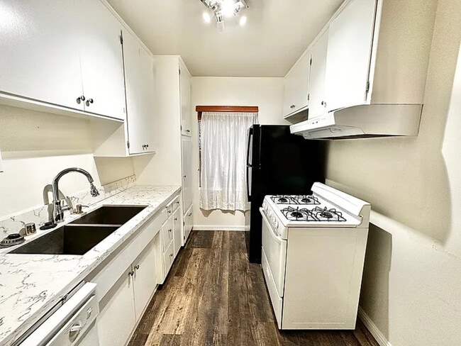 14271 Dickens St Unidad B4