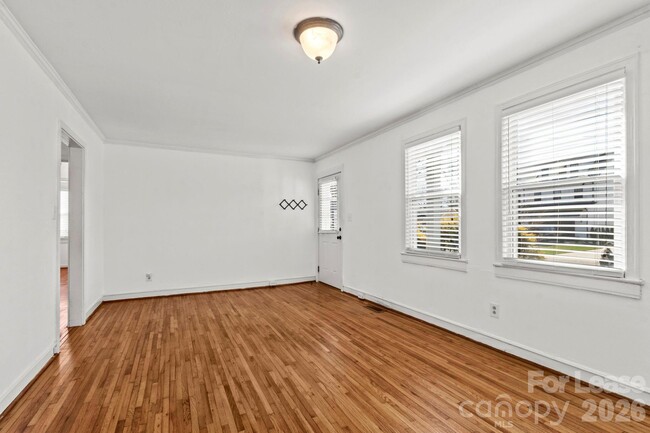 Photo - 337 Melbourne Ct