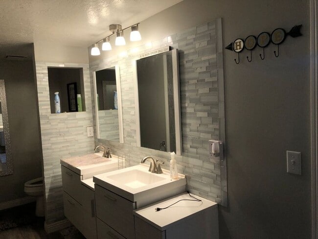 Photo - Furnished Studio