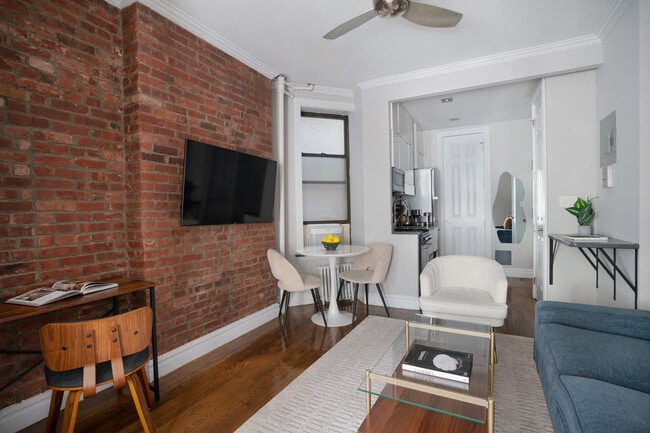 Photo - 246 Mott St Unidad SI ID1474771P