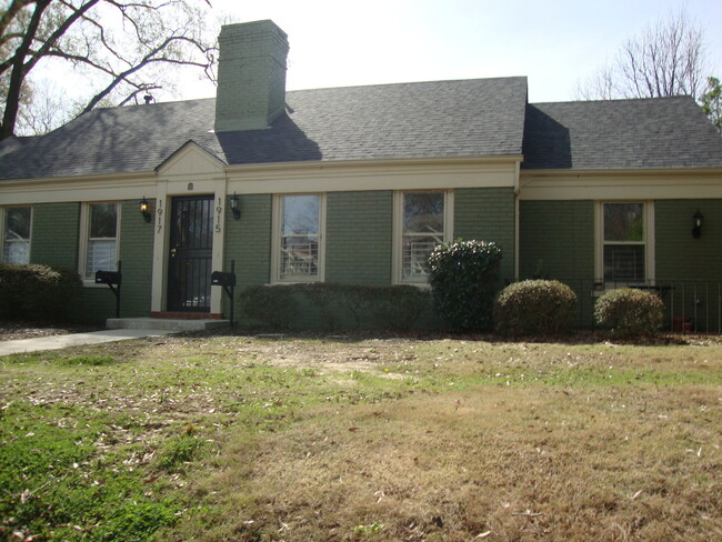 * Peabody 2br 1 bath duplex* - * Peabody 2br 1 bath duplex* Casa