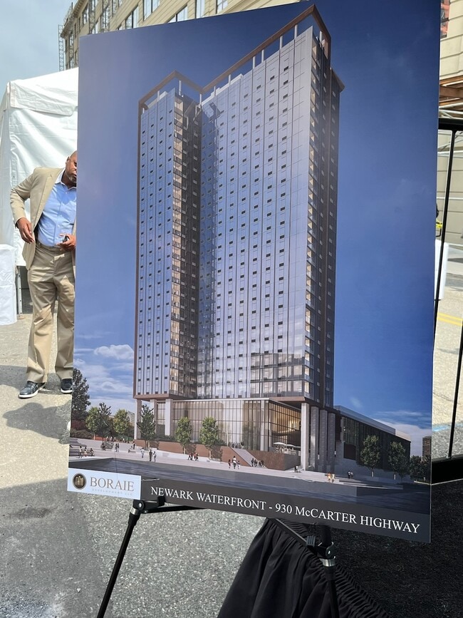 Building Photo - Parq 930