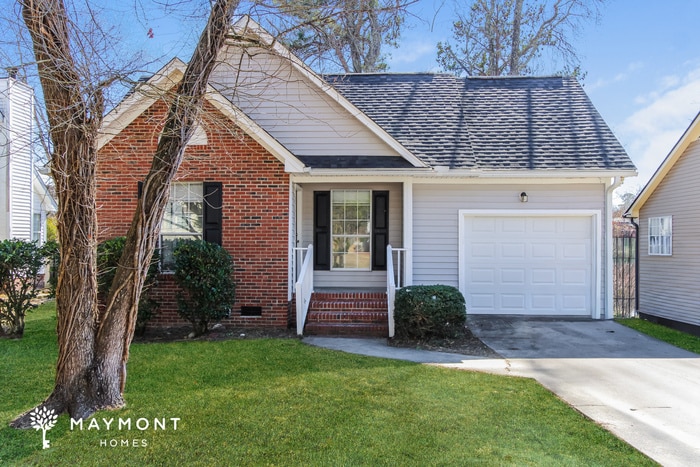 Photo - 208 Salusbury Ln