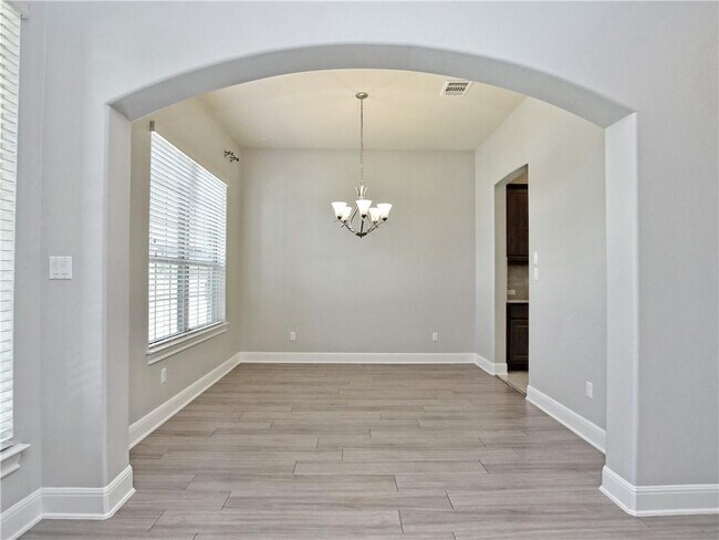 2208 Legend Hill Dr