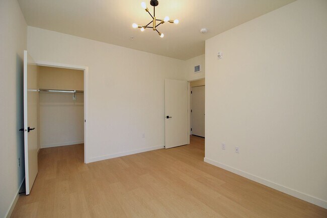 Photo - 7530 N Richmond Ave Unit 203