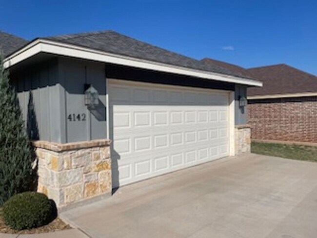 Photo - Executive rental on Carrera! 3/2/2