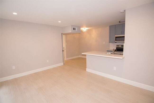 Photo - 2201 Fountain View Dr Unit 44