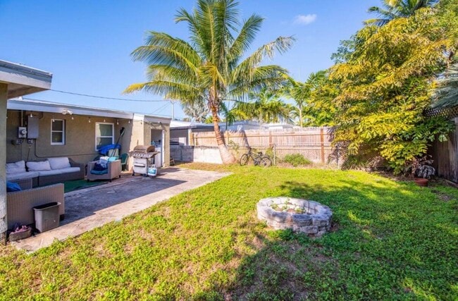 Photo - 1704 Duncan St