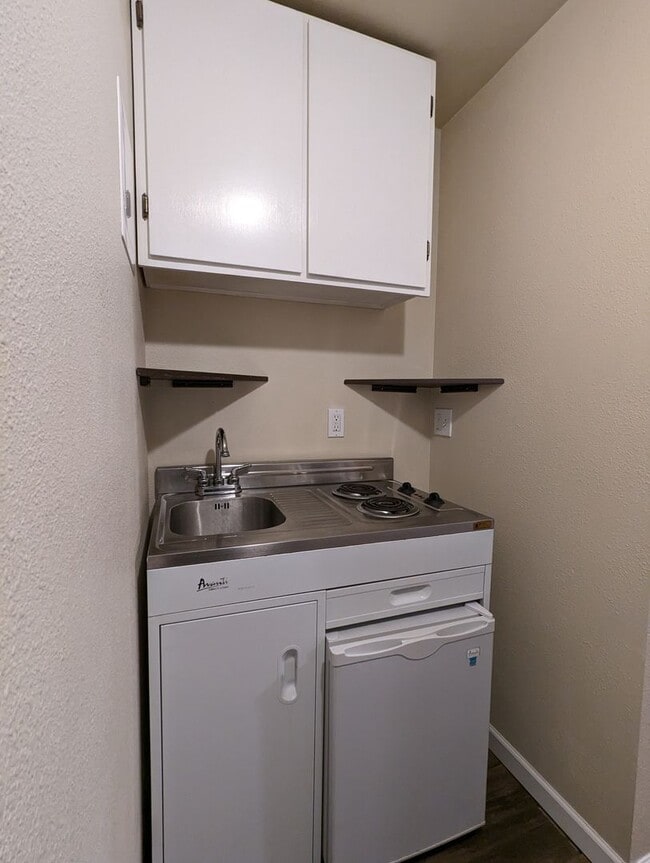Photo - Great 1-Bedroom, 1-Bath Apartment In Springfield With On-site Laundry!