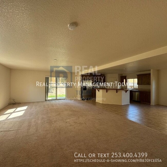 Photo - 3611 Loren St NE