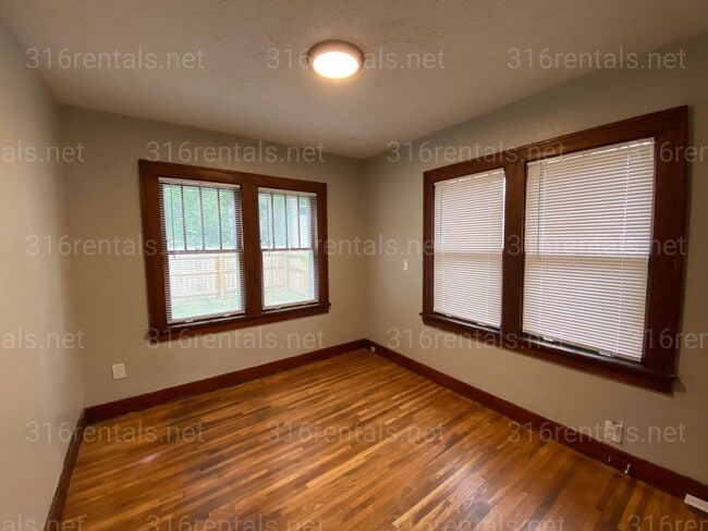 Photo - $925 - 2 bed 1 bath - Home with a fenced yard and garage